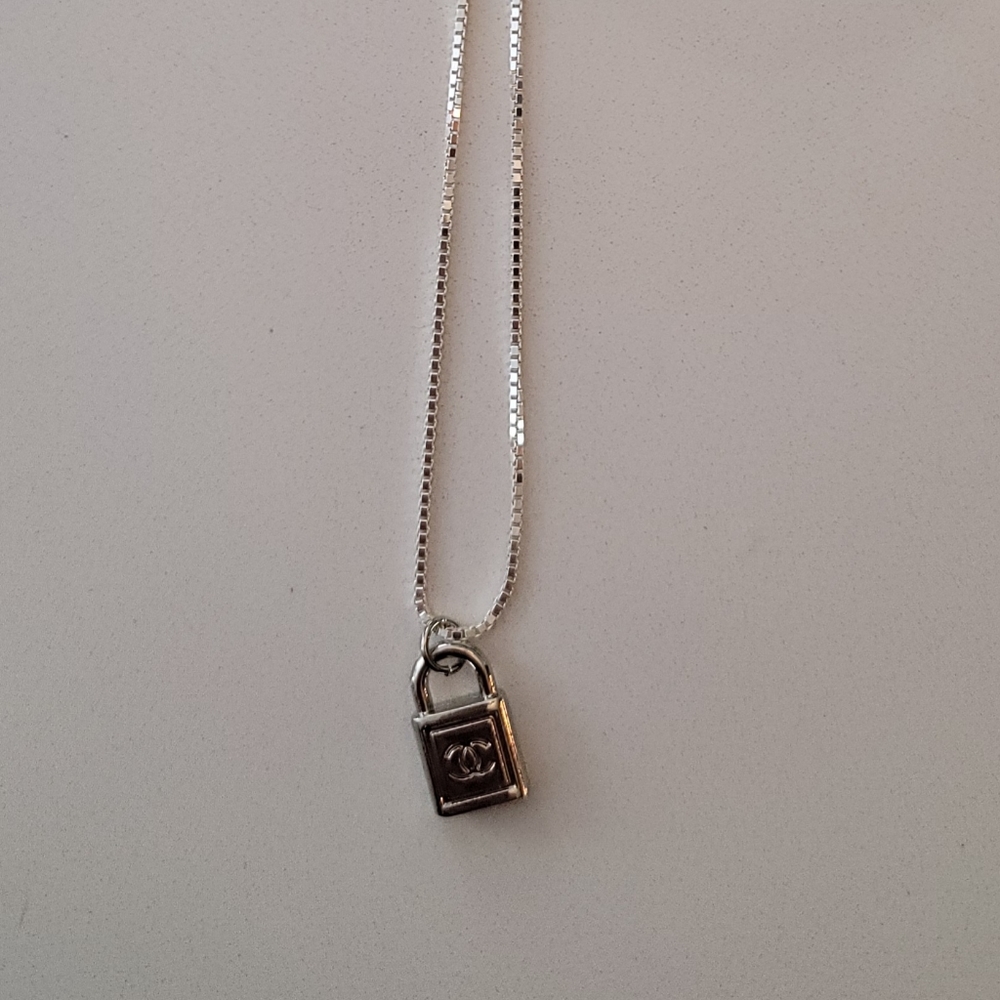 Channel Necklace